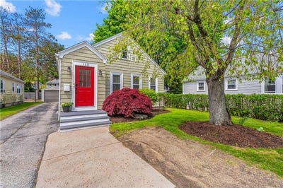 /international/us/158-gentian-avenue-providence-ri-110108152790/