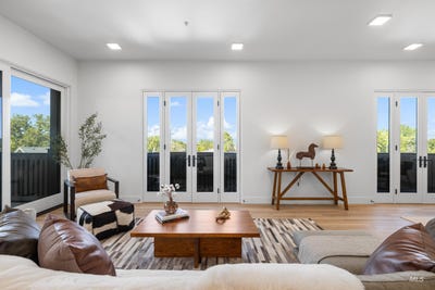 /international/us/55-e-state-st-eagle-id-110102218472/