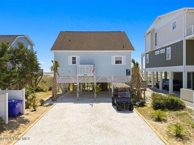 /international/us/4327-e-beach-drive-oak-island-nc-110108267325/