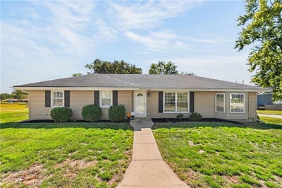 /international/us/301-2nd-street-smithville-mo-110120423081/