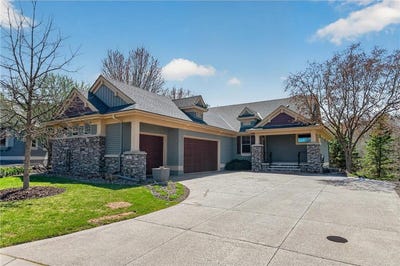 /international/us/7-hawthorne-court-north-oaks-mn-110107602401/