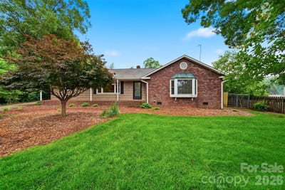 /international/us/1085-19th-avenue-place-nw-hickory-nc-110108543004/