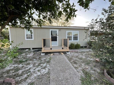 /international/us/209-n-second-avenue-freer-tx-110119650606/