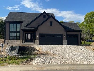 /international/us/w251n2459-valleyview-cir-pewaukee-wi-110102985794/