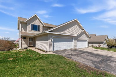 /international/us/1126-autumn-dr-west-bend-wi-110107553690/