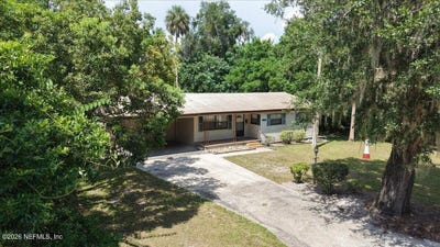 /international/us/206-oleander-avenue-crescent-city-fl-110109834541/