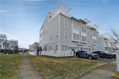 /international/us/64-28-ocean-avenue-s-arverne-by-the-sea-ny-110106140833/
