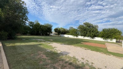 /international/us/505-e-walnut-street-coleman-tx-110103501936/