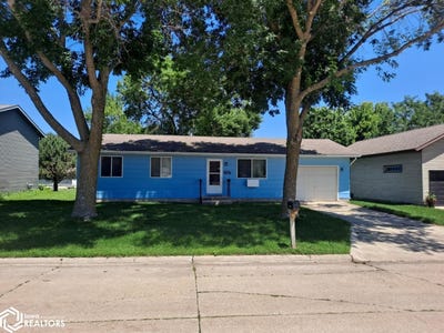 /international/us/816-w-12th-ave-n-clear-lake-ia-110100350240/