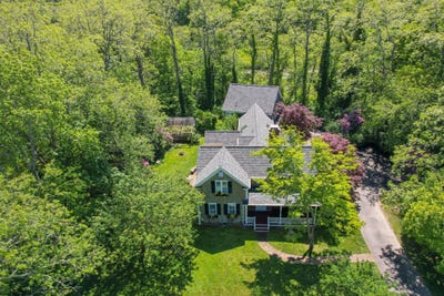 /international/us/18-old-county-road-sandwich-ma-110109069796/