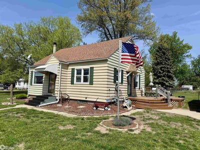 /international/us/8-e-south-street-marshalltown-ia-110107783735/
