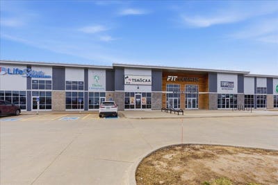 /international/us/924-viking-road-cedar-falls-ia-110106851581/