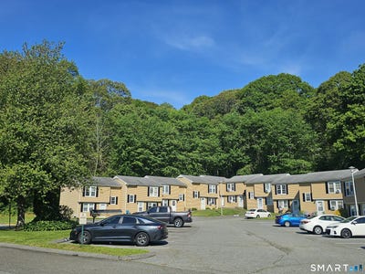 /international/us/18-meryl-court-groton-ct-110108189542/