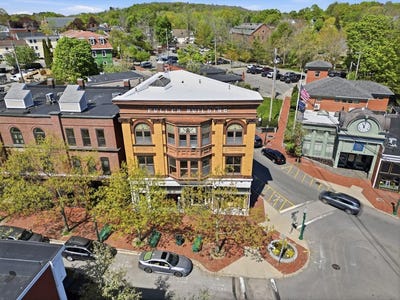 /international/us/45-main-st-amesbury-ma-110108064198/