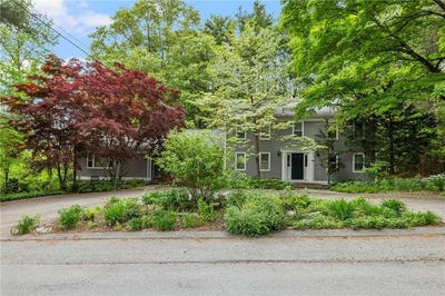 /international/us/12-howard-road-cumberland-ri-110108631119/