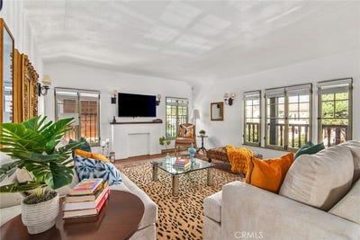 /international/us/8246-4th-street-los-angeles-ca-110104068023/