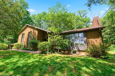 /international/us/606-poplar-woods-drive-morgantown-wv-110107408890/
