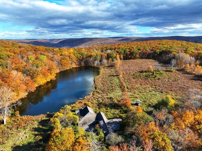 /international/us/308-skiff-mountain-road-kent-ct-110103522588/