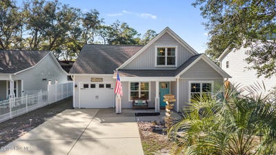/international/us/117-ne-19th-street-oak-island-nc-110120060131/