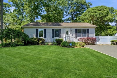 /international/us/103-hampton-avenue-mastic-ny-110108537870/
