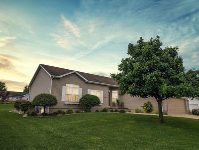 /international/us/2404-erik-road-cedar-falls-ia-110102415348/