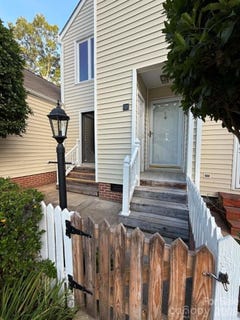 /international/us/327-eastwood-drive-salisbury-nc-110108719071/