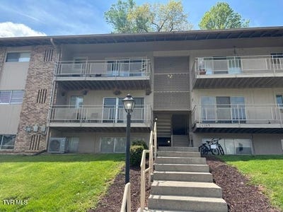 /international/us/1145-carriage-circle-bristol-va-110107385048/