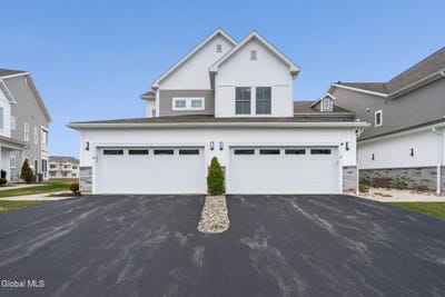 /international/us/39-wardley-circle-cohoes-ny-110107213791/