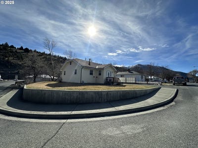 /international/us/346-n-humbolt-st-canyon-city-or-110098256918/