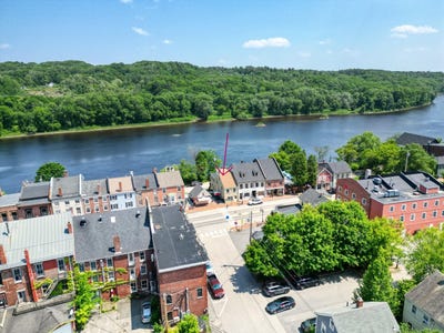 /international/us/184-water-street-hallowell-me-110100396506/?lang=en