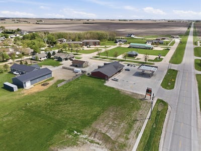 /international/us/s-canfield-road-dunkerton-ia-110107965813/