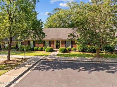 /international/us/809-greenbriar-road-kinston-nc-110106260797/