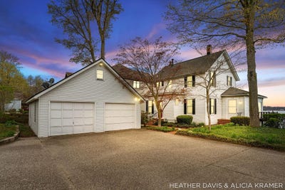 /international/us/1755-south-shore-drive-holland-mi-110107502472/