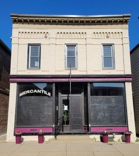 /international/us/109-s-lake-street-hustisford-wi-110100588837/