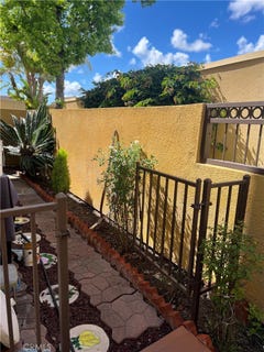 /international/us/25712-le-parc-lake-forest-ca-110107453391/