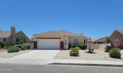 /international/us/11819-maywood-street-adelanto-ca-110108886375/