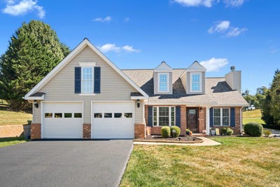 /international/us/100-greenfield-court-radford-va-110120085150/