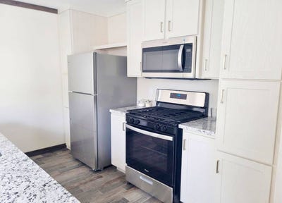 /international/us/2403-clayton-ave-albert-lea-mn-110108988416/