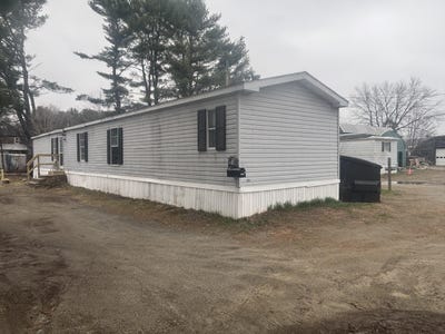 /international/us/15-19-adams-street-skowhegan-me-110105835890/