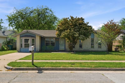 /international/us/728-lisa-lane-cedar-hill-tx-110107228144/