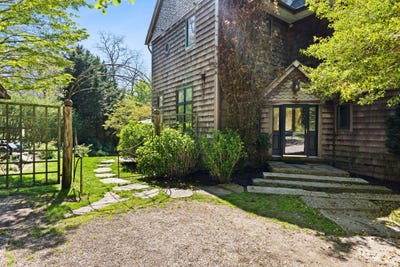 /international/us/82-harbor-hill-road-woods-hole-ma-110099374953/