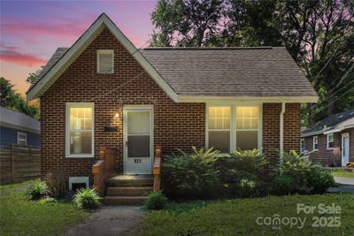 /international/us/921-n-jackson-street-salisbury-nc-110100398904/