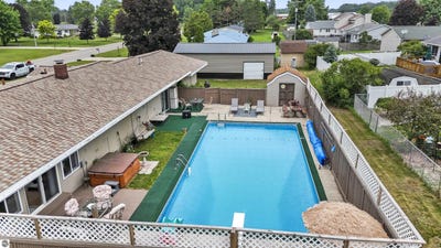/international/us/18116-205th-avenue-big-rapids-mi-110109185368/