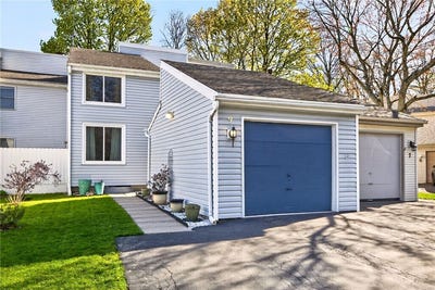 /international/us/9-brimsdown-circle-fairport-ny-110107666027/
