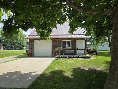 /international/us/113-birch-street-prophetstown-il-110108333455/