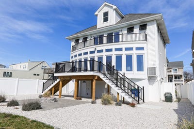 /international/us/136-lincoln-dr-brigantine-nj-110107354590/