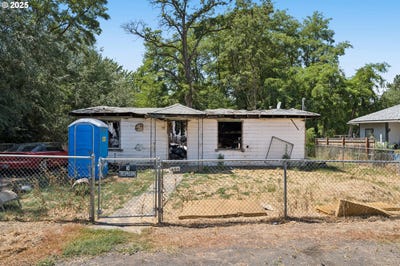 /international/us/406-s-broad-st-weston-or-110101023292/