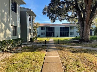 /international/us/310-ne-palm-coast-parkway-palm-coast-fl-110103681945/