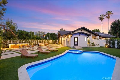 /international/us/6016-n-woodlake-avenue-woodland-hills-ca-110108769583/