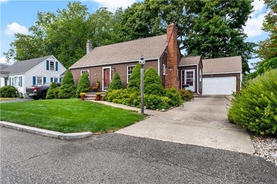 /international/us/11-pine-crest-drive-east-providence-ri-110110277099/